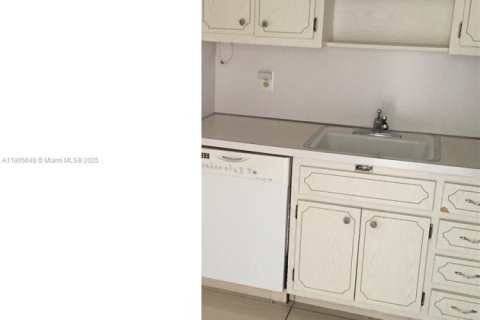 Condo in Hallandale Beach, Florida, 2 bedrooms  № 2081964 - photo 11