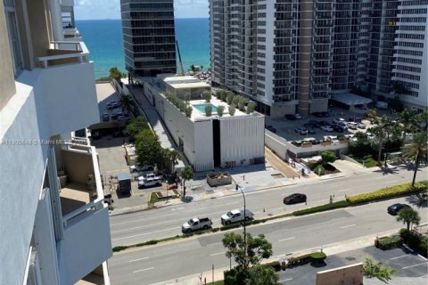 Condo in Hallandale Beach, Florida, 2 bedrooms  № 2081964 - photo 13