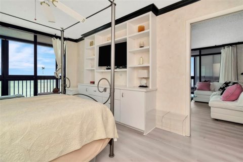 Снять в аренду кондоминиум в Мадейра - Бич, Флорида 2 комнаты, 102.19м2, № 1673609 - фото 22