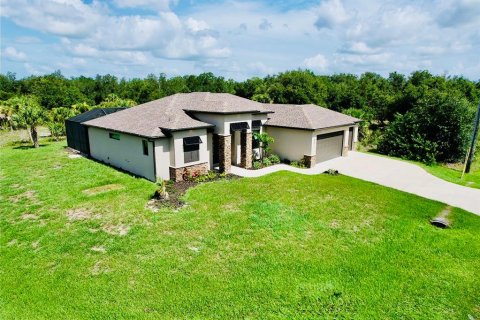 Villa ou maison à vendre à Port Charlotte, Floride: 3 chambres, 157.38 m2 № 2157716 - photo 2