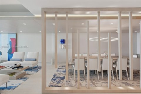 Condominio en venta en Bal Harbour, Florida, 3 dormitorios, 303.23 m2 № 1931407 - foto 19