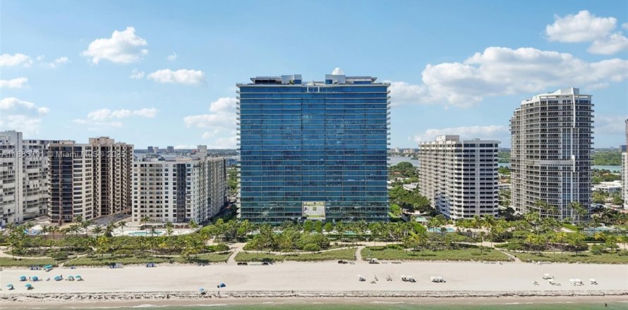 Condominio en Bal Harbour, Florida, 3 dormitorios  № 1931407