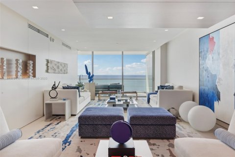 Condominio en venta en Bal Harbour, Florida, 3 dormitorios, 303.23 m2 № 1931407 - foto 8