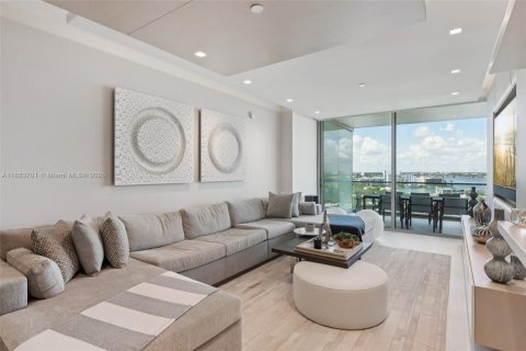 Condominio en venta en Bal Harbour, Florida, 3 dormitorios, 303.23 m2 № 1931407 - foto 14