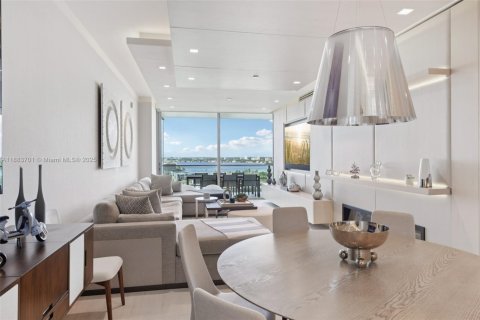 Condominio en venta en Bal Harbour, Florida, 3 dormitorios, 303.23 m2 № 1931407 - foto 21