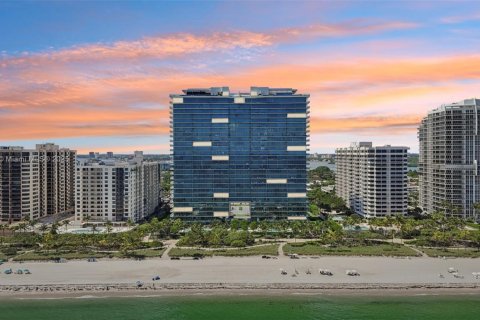 Condominio en venta en Bal Harbour, Florida, 3 dormitorios, 303.23 m2 № 1931407 - foto 3