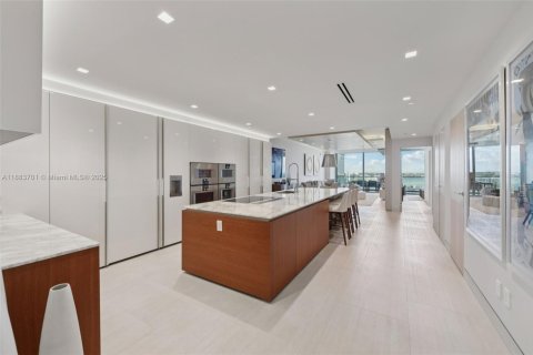 Condominio en venta en Bal Harbour, Florida, 3 dormitorios, 303.23 m2 № 1931407 - foto 24