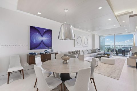 Condominio en venta en Bal Harbour, Florida, 3 dormitorios, 303.23 m2 № 1931407 - foto 22