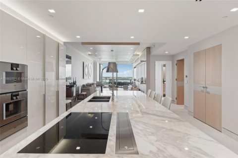 Condominio en venta en Bal Harbour, Florida, 3 dormitorios, 303.23 m2 № 1931407 - foto 26