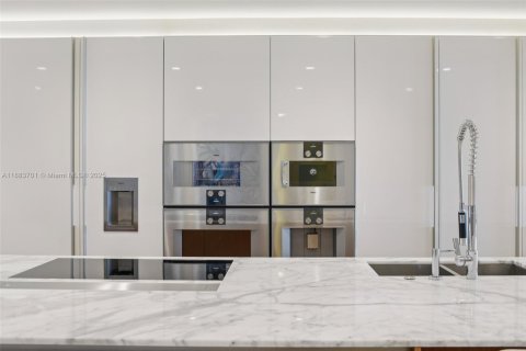 Condominio en venta en Bal Harbour, Florida, 3 dormitorios, 303.23 m2 № 1931407 - foto 29