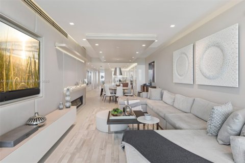 Condominio en venta en Bal Harbour, Florida, 3 dormitorios, 303.23 m2 № 1931407 - foto 16