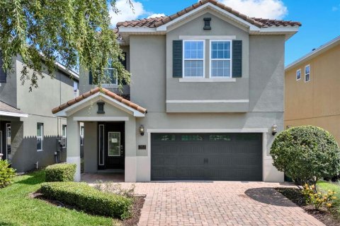 Casa en venta en Kissimmee, Florida, 8 dormitorios, 316.98 m2 № 1773878 - foto 1