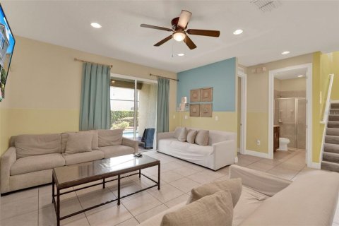 Casa en venta en Kissimmee, Florida, 8 dormitorios, 316.98 m2 № 1773878 - foto 9