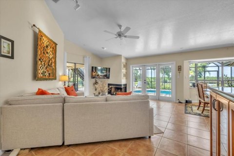 House in Punta Gorda, Florida 3 bedrooms, 210.52 sq.m. № 2110317 - photo 9