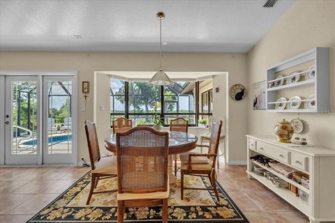 House in Punta Gorda, Florida 3 bedrooms, 210.52 sq.m. № 2110317 - photo 25