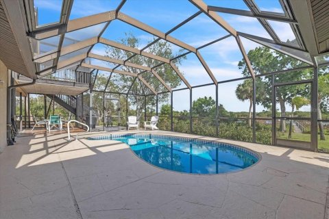 House in Punta Gorda, Florida 3 bedrooms, 210.52 sq.m. № 2110317 - photo 4