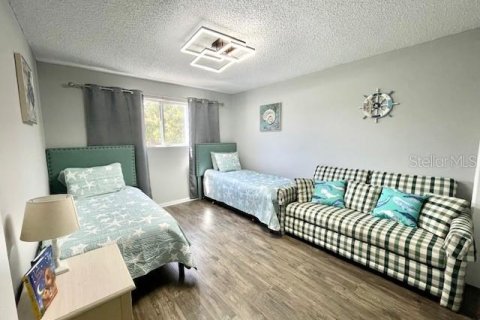 House in Seminole, Florida 3 bedrooms, 188.22 sq.m. № 1626346 - photo 10