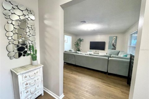 House in Seminole, Florida 3 bedrooms, 188.22 sq.m. № 1626346 - photo 7