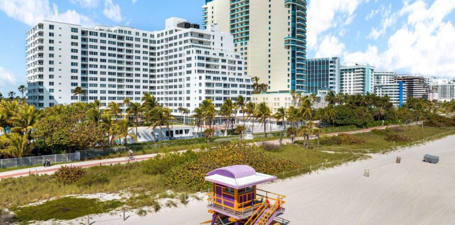 Condominio en Miami Beach, Florida, 2 dormitorios  № 1014116