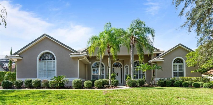 House in Orlando, Florida 4 bedrooms, 259.66 sq.m. № 1720300
