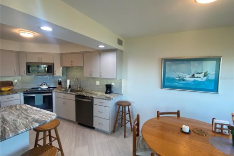 Condo in Saint Petersburg, Florida, 2 bedrooms  № 1512143 - photo 22