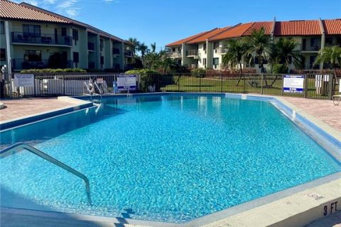 Condo in Saint Petersburg, Florida, 2 bedrooms  № 1512143 - photo 8