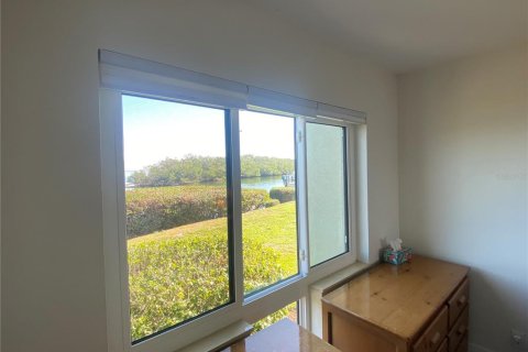 Condo in Saint Petersburg, Florida, 2 bedrooms  № 1512143 - photo 24