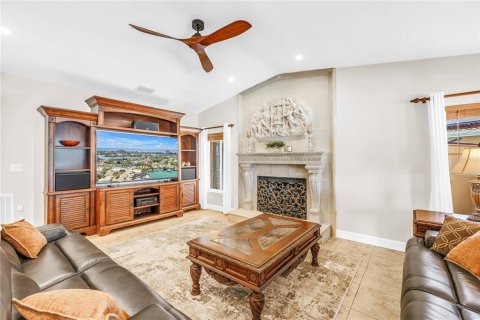 House in Saint Pete Beach, Florida 5 bedrooms, 268.67 sq.m. № 2157992 - photo 5