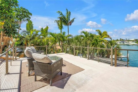 House in Saint Pete Beach, Florida 5 bedrooms, 268.67 sq.m. № 2157992 - photo 22