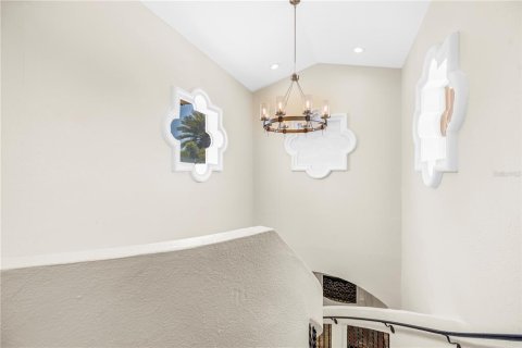 House in Saint Pete Beach, Florida 5 bedrooms, 268.67 sq.m. № 2157992 - photo 24