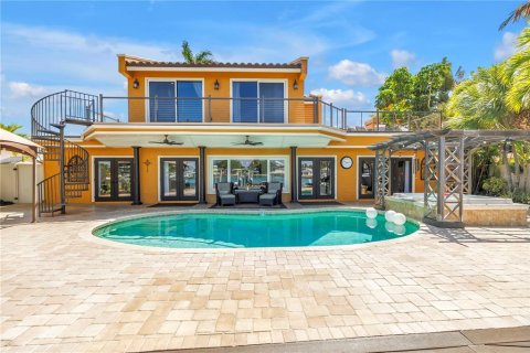 House in Saint Pete Beach, Florida 5 bedrooms, 268.67 sq.m. № 2157992 - photo 20