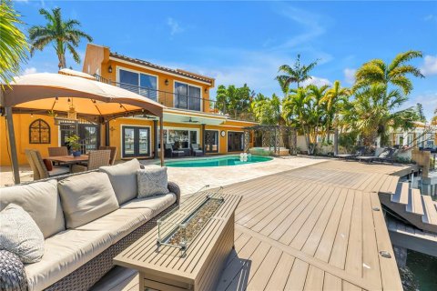 House in Saint Pete Beach, Florida 5 bedrooms, 268.67 sq.m. № 2157992 - photo 19