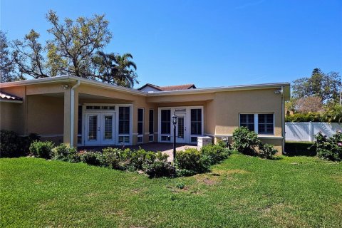 Casa en alquiler en Saint Petersburg, Florida, 3 dormitorios, 238.39 m2 № 1718341 - foto 3
