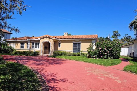 Casa en alquiler en Saint Petersburg, Florida, 3 dormitorios, 238.39 m2 № 1718341 - foto 2