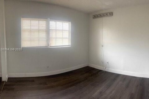 Villa ou maison à louer à Coral Springs, Floride: 2 chambres, 83.61 m2 № 1988387 - photo 5