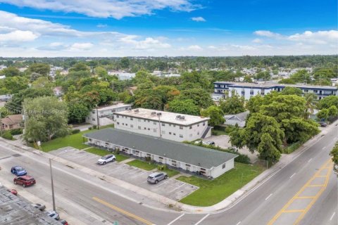 Propiedad comercial en venta en Miami, Florida, 412.21 m2 № 2012900 - foto 2
