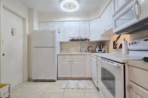 Купить кондоминиум в Холливуд, Флорида 3 комнаты, 80.27м2, № 2147148 - фото 6