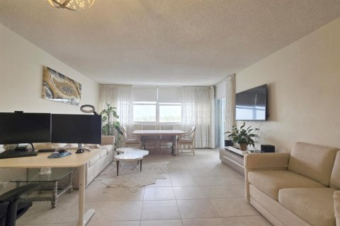Купить кондоминиум в Холливуд, Флорида 3 комнаты, 80.27м2, № 2147148 - фото 4