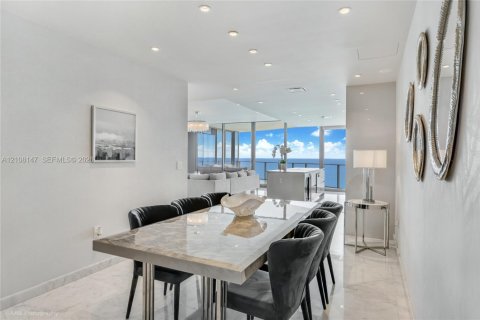 Condominio en venta en Sunny Isles Beach, Florida, 3 dormitorios, 198.53 m2 № 2424659 - foto 11