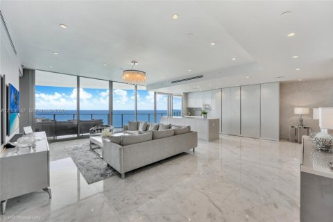 Condominio en venta en Sunny Isles Beach, Florida, 3 dormitorios, 198.53 m2 № 2424659 - foto 4