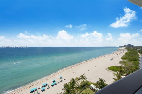 Condominio en venta en Sunny Isles Beach, Florida, 3 dormitorios, 198.53 m2 № 2424659 - foto 3