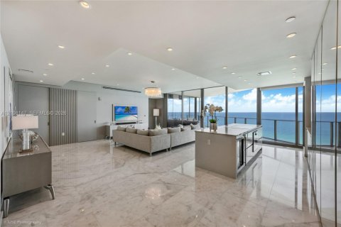 Condominio en venta en Sunny Isles Beach, Florida, 3 dormitorios, 198.53 m2 № 2424659 - foto 5