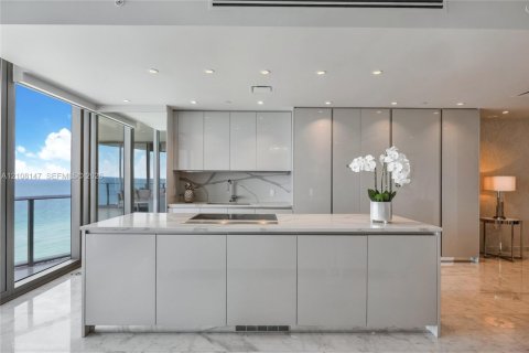 Condominio en venta en Sunny Isles Beach, Florida, 3 dormitorios, 198.53 m2 № 2424659 - foto 9
