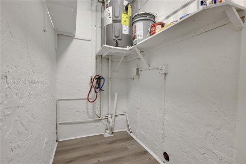 Снять в аренду таунхаус в Майами, Флорида 3 спальни, 111.48м2, № 2002466 - фото 11