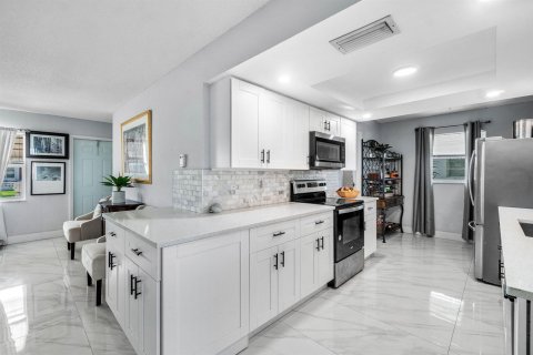 House in Boynton Beach, Florida 2 bedrooms, 104.79 sq.m. № 2186981 - photo 10