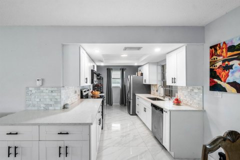 House in Boynton Beach, Florida 2 bedrooms, 104.79 sq.m. № 2186981 - photo 8