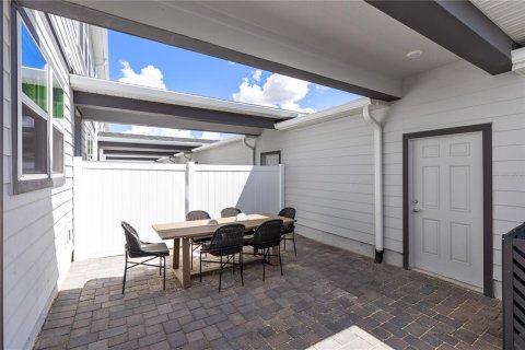 Townhouse in Clermont, Florida 3 bedrooms, 153.47 sq.m. № 2200850 - photo 14