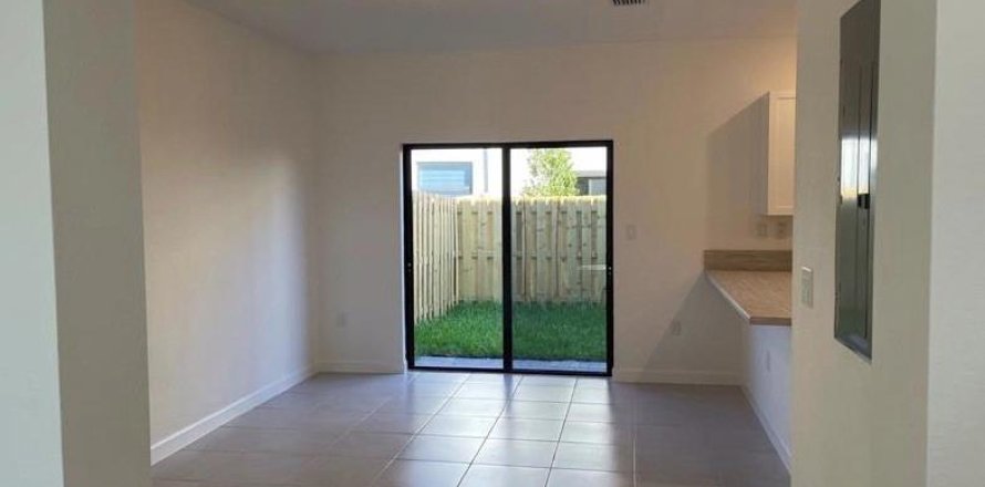 Adosado en Miami, Florida 3 dormitorios, 154.4 m2 № 1177069