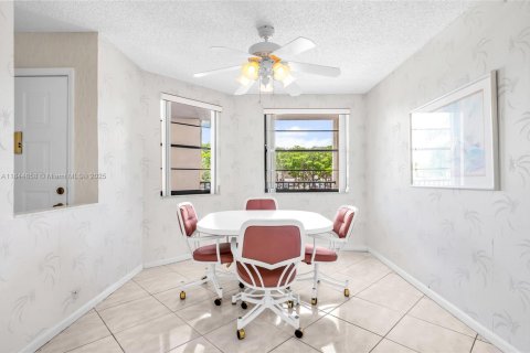 Condominio en venta en Tamarac, Florida, 2 dormitorios, 139.35 m2 № 1841268 - foto 4