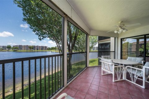 Condominio en venta en Tamarac, Florida, 2 dormitorios, 139.35 m2 № 1841268 - foto 1